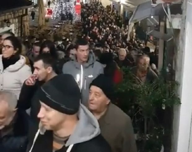 На молебану и протестној шетњи у Новом и ефендија Хуесин Хоџић (ФОТО)